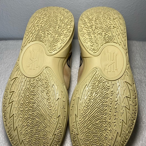 Kyrie Low 5 TB Promo Gold/Black by Nike - Picture 6 of 8